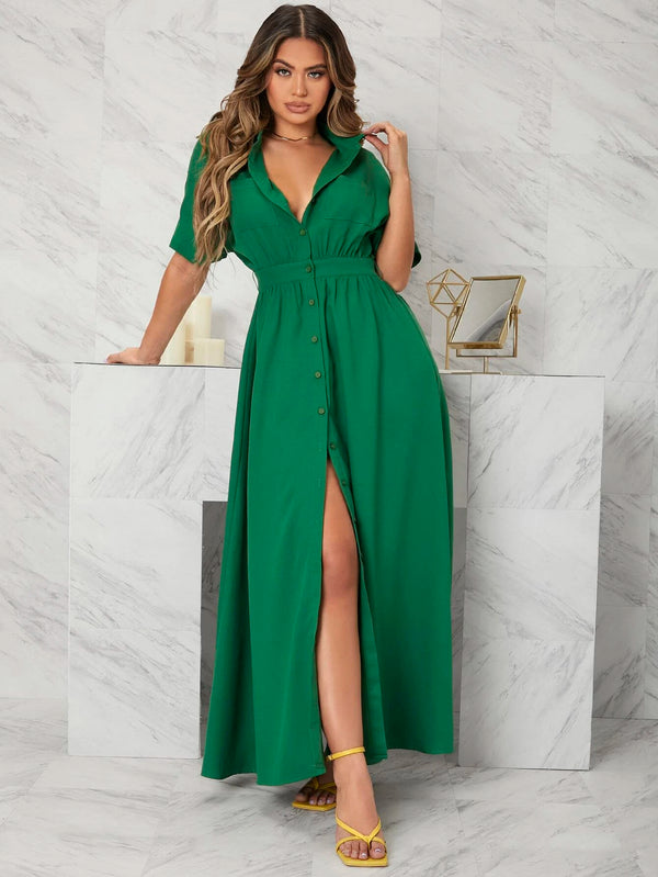 Long dress with short sleeves and pockets with buttons on the front 
