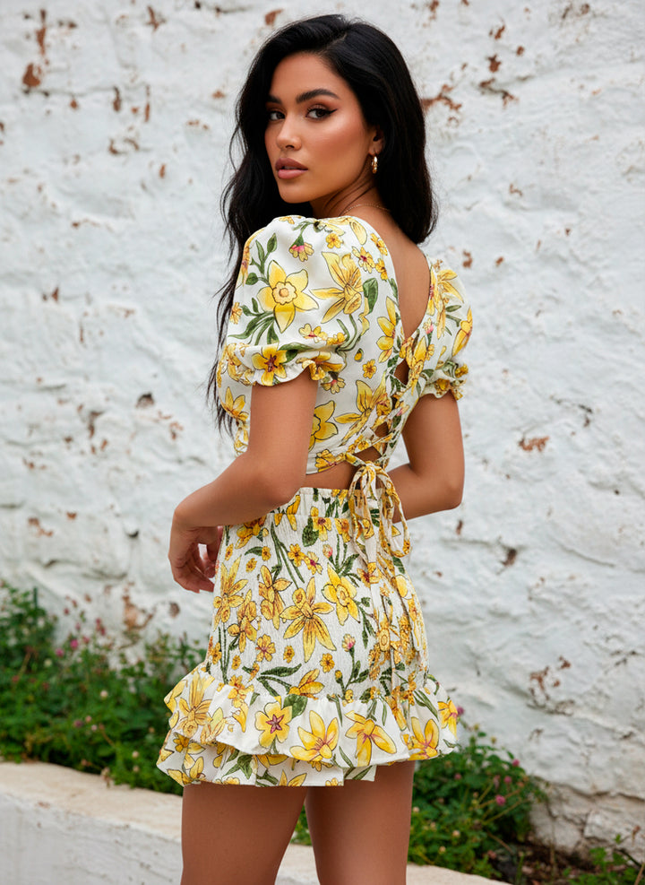 LIZAPONS Conjunto de Dos Piezas Estampado Floral con Top de Cinta Ajustable a la Espalda y Falda Corta con Tres olanes