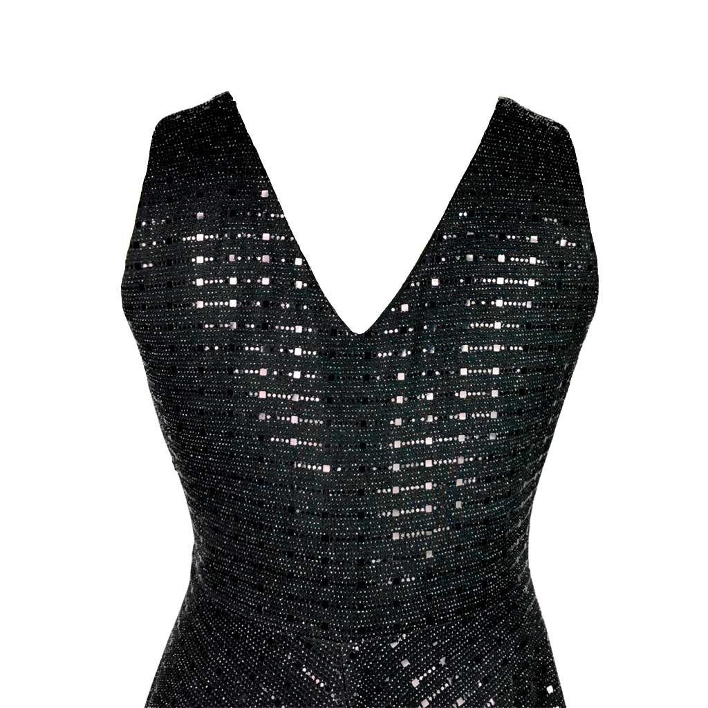 Vestido de fiesta corto de doble forro y cuello en v con cierre invisible al costado - Liza Pons