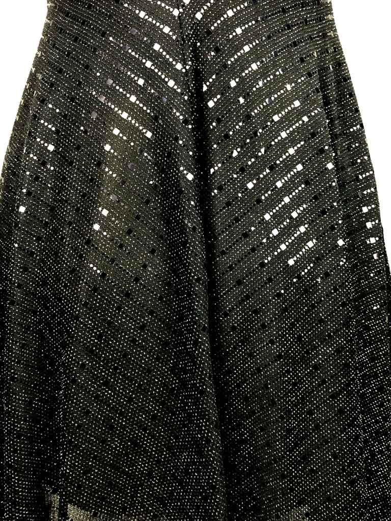 Vestido de fiesta corto de doble forro y cuello en v con cierre invisible al costado - Liza Pons