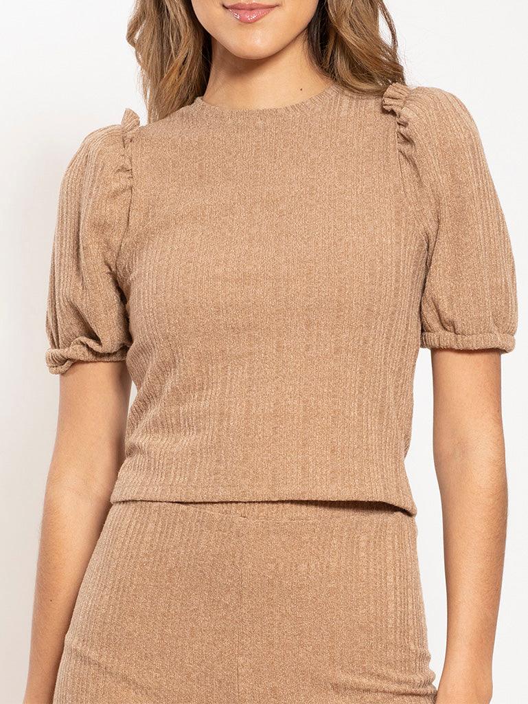 Blusa de cuello alto y manga corta con resorte y volante en manga LIZAPONS